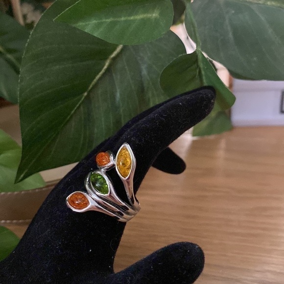 𝅺✨ Summer fun Ring. Multi color fresh leaf pattern. Size 8 - Picture 2 of 9